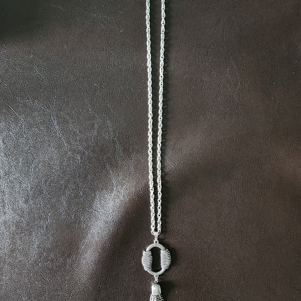 Chic Silver Pendant Necklace